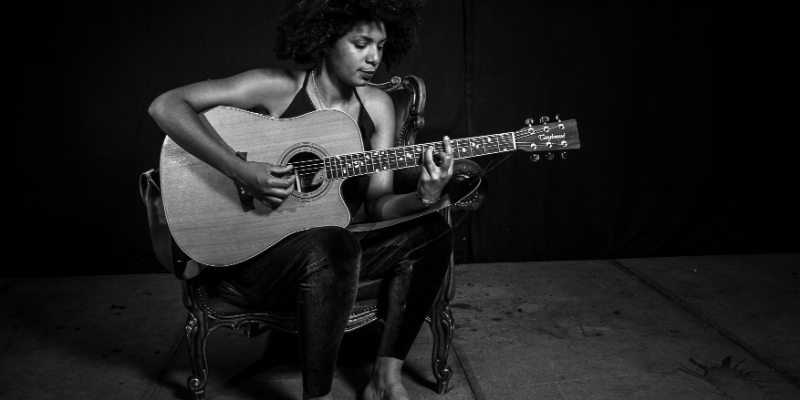 CHANTEUSE